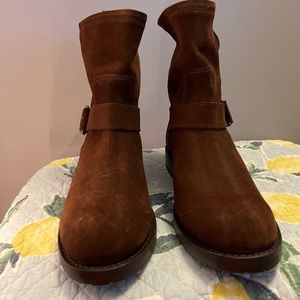 Woman’s New with out Tags Suede Fry Boots Size 7 1/2